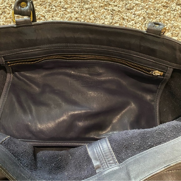 Two (2) Vintage Coach Leather Bags - Picture 13 of 14